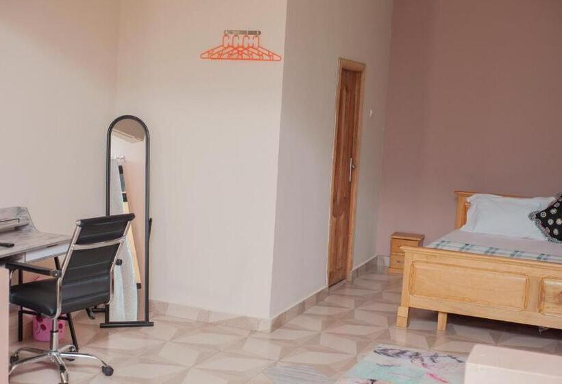 פנסיון Patayo Lodge