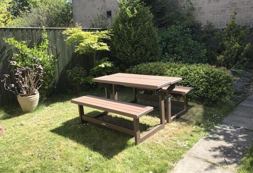 تختخواب و صبحانه Alba House