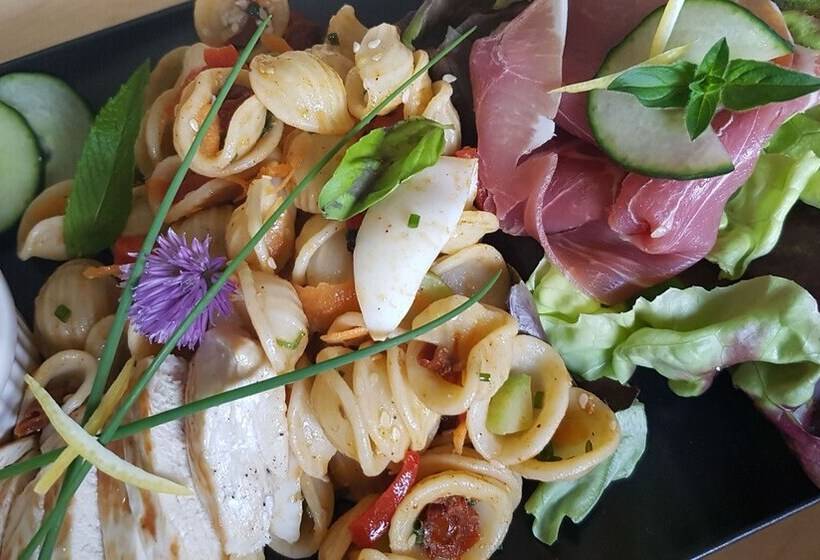 فندق Domaine De Chantemerle