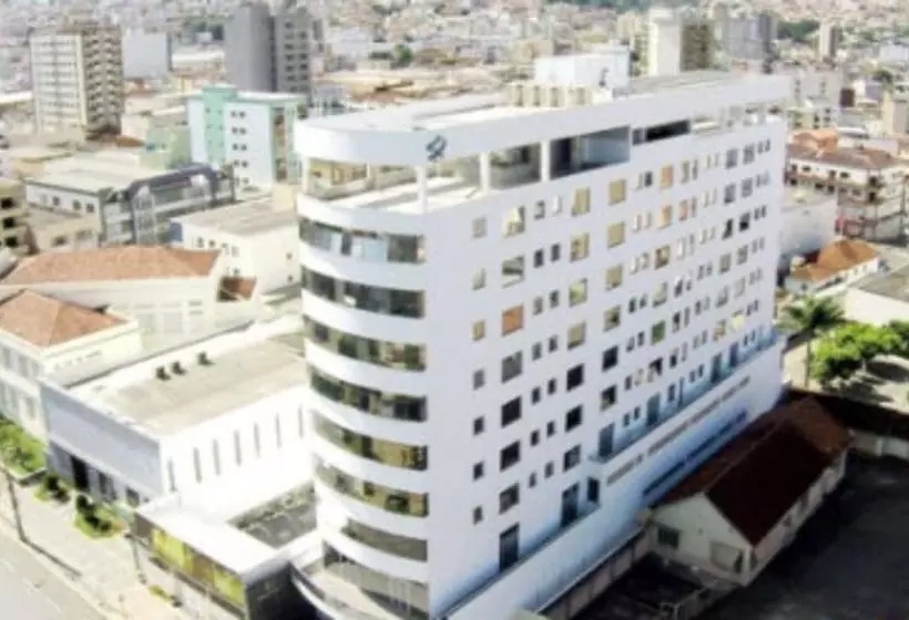 فندق Fratele Business