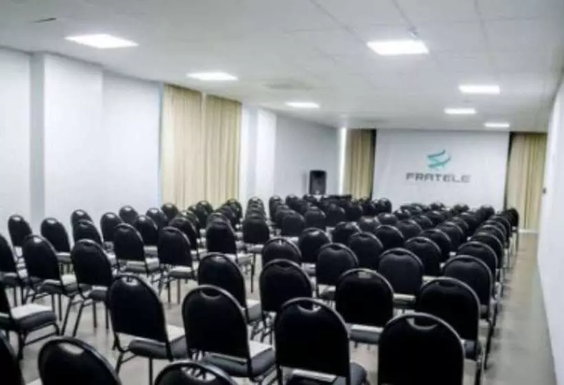 فندق Fratele Business