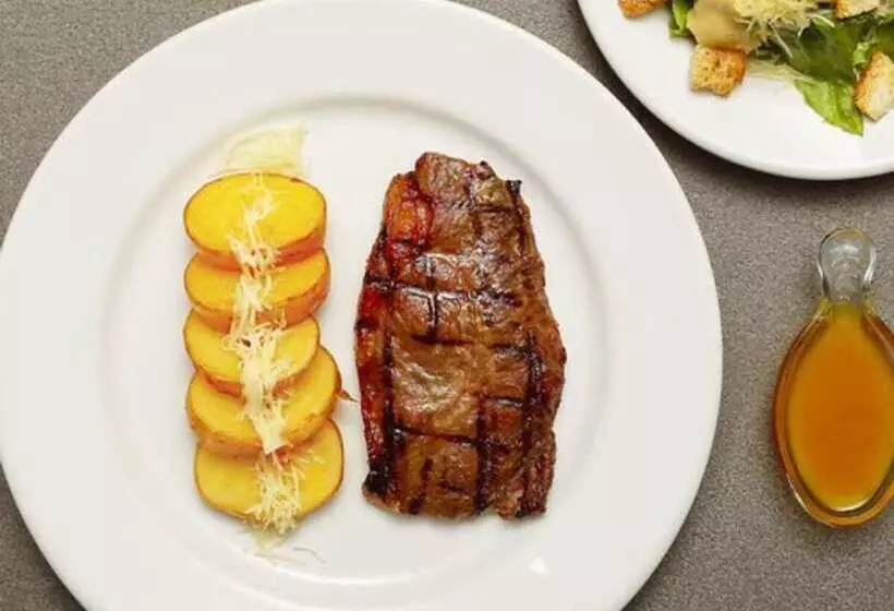 فندق Fratele Business