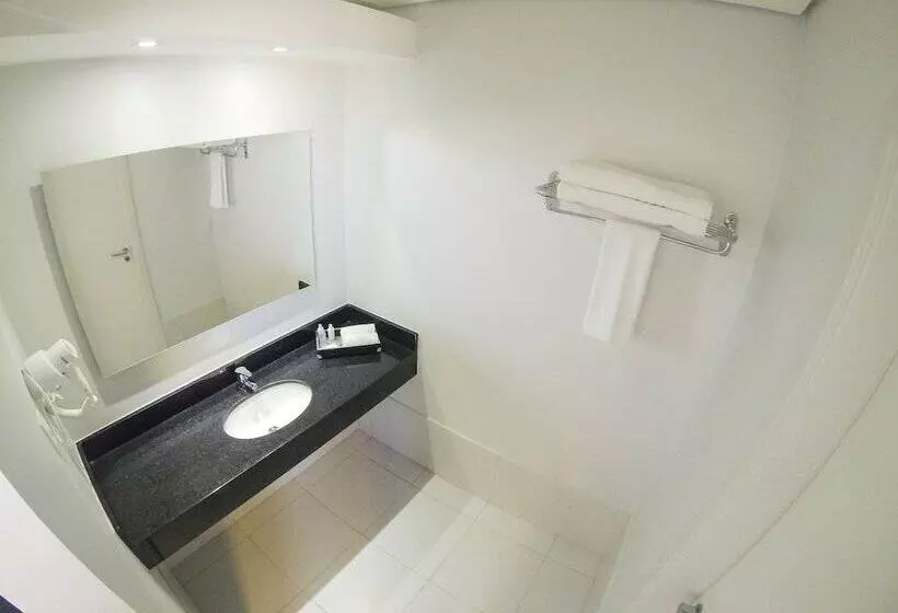 فندق Fratele Business