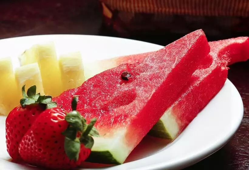 فندق Fratele Business