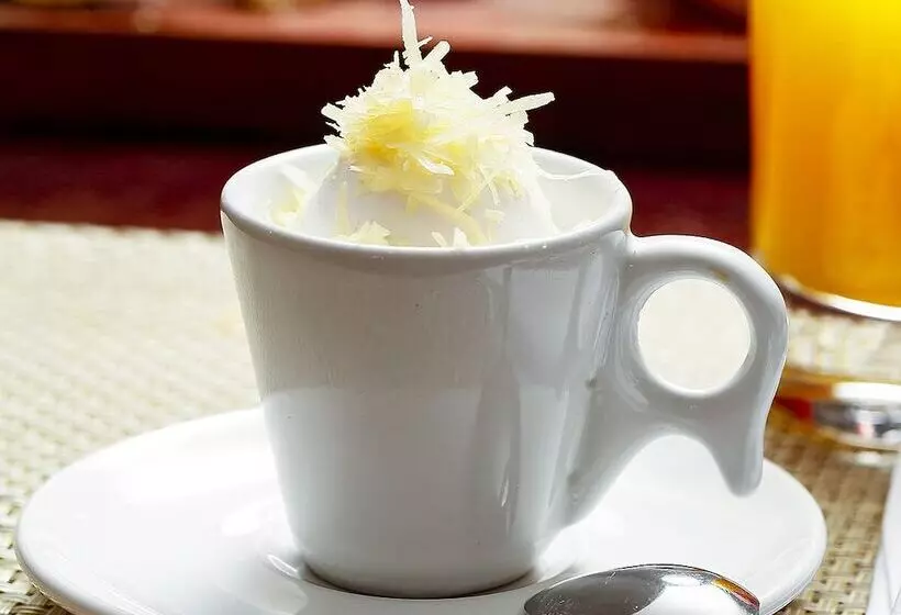 فندق Fratele Business