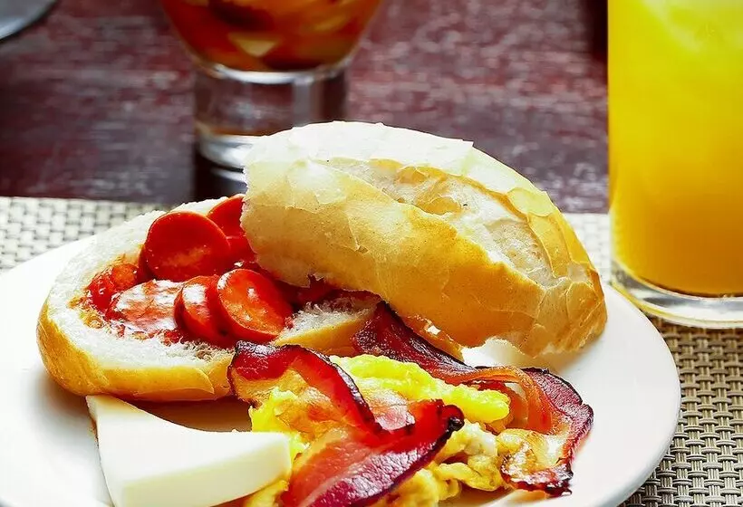 فندق Fratele Business