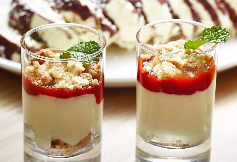 فندق Fratele Business