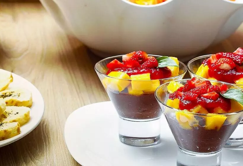 فندق Fratele Business