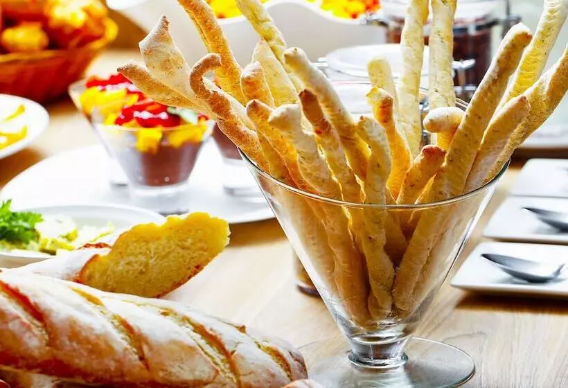 فندق Fratele Business