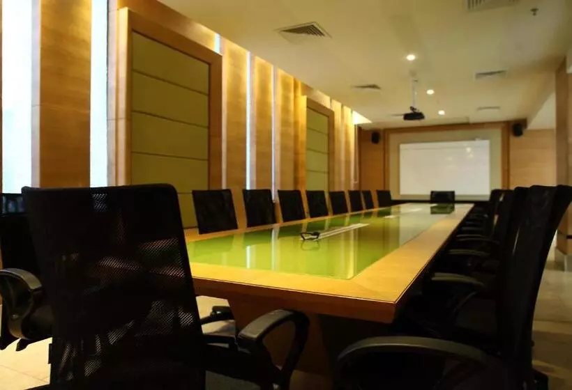 هتل Ginger Kochi Mg Road