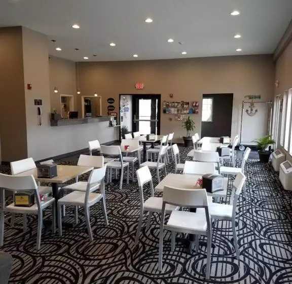 酒店 Okoboji Inn & Suites