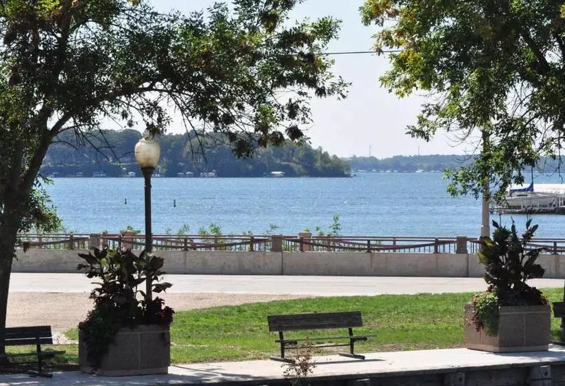 酒店 Okoboji Inn & Suites