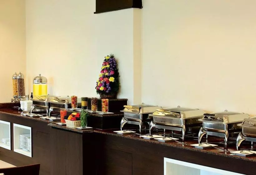 Hotel Gokulam Park Munnar