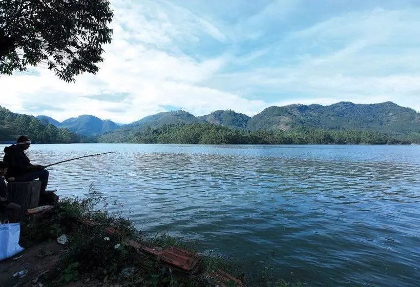 Hotel Gokulam Park Munnar