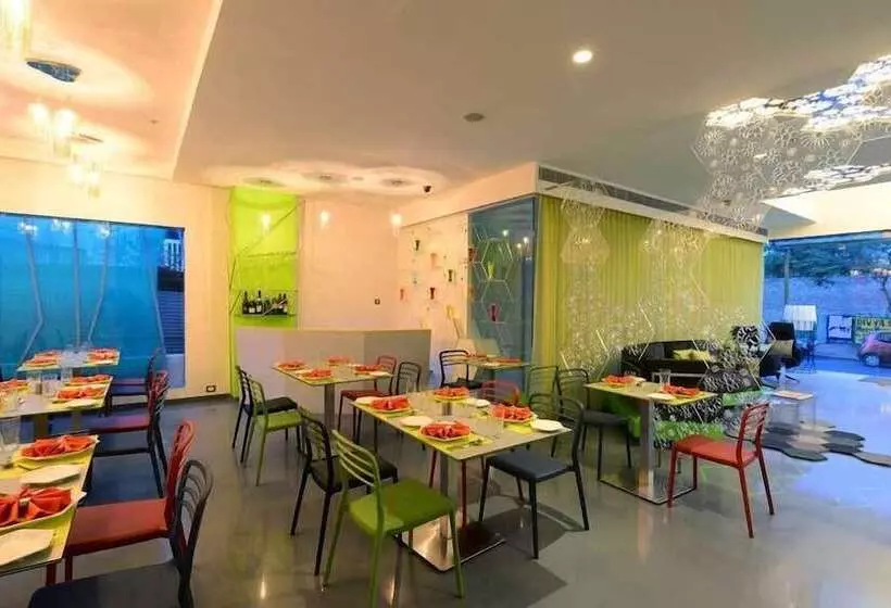 ホテル The Lime Boutique Suites