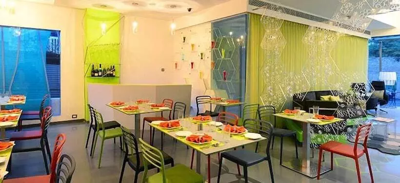 ホテル The Lime Boutique Suites