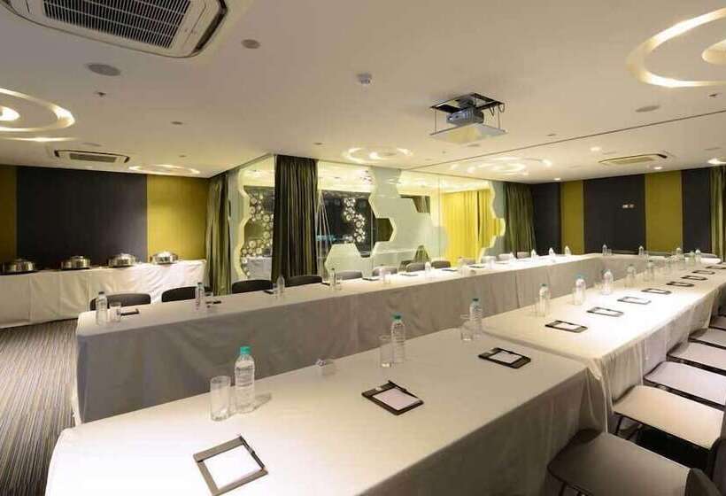 호텔 The Lime Boutique Suites