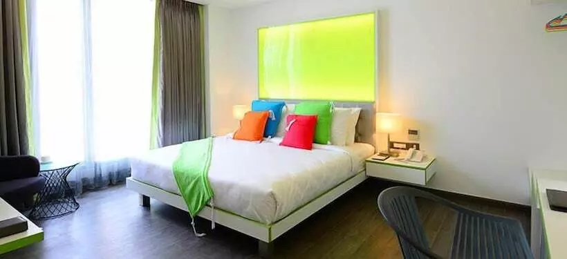 ホテル The Lime Boutique Suites