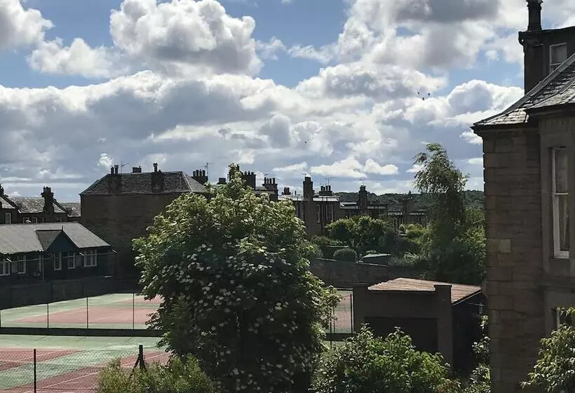 پانسیون Dorstan House