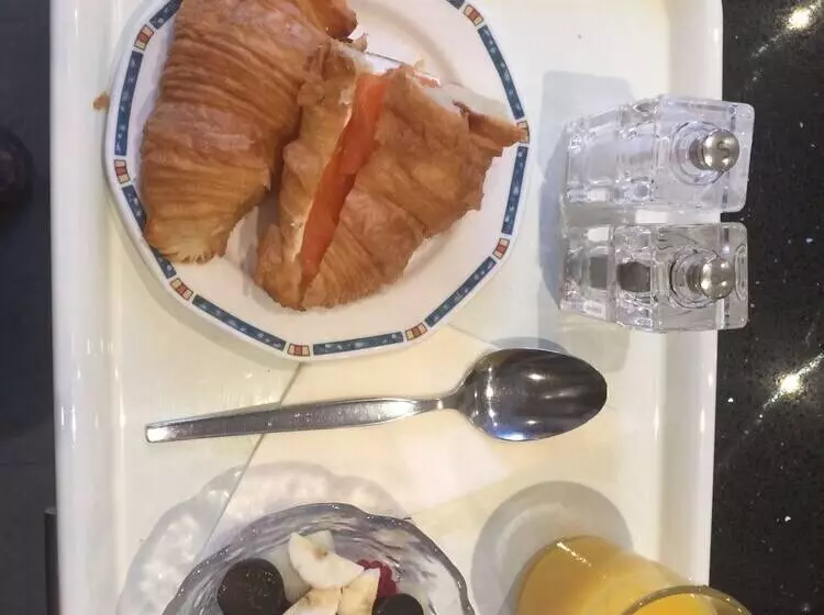 پانسیون Dorstan House