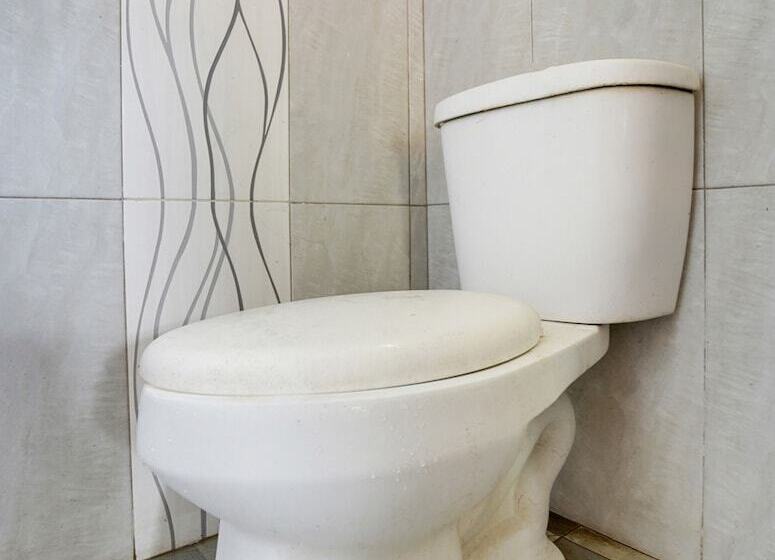 فندق Spot On 92114 Homestay Riverside Duko