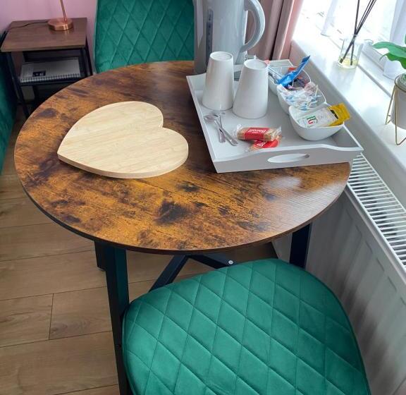 Bed and Breakfast The Lily Pad Self Contained, Private Entrance And Free Parking