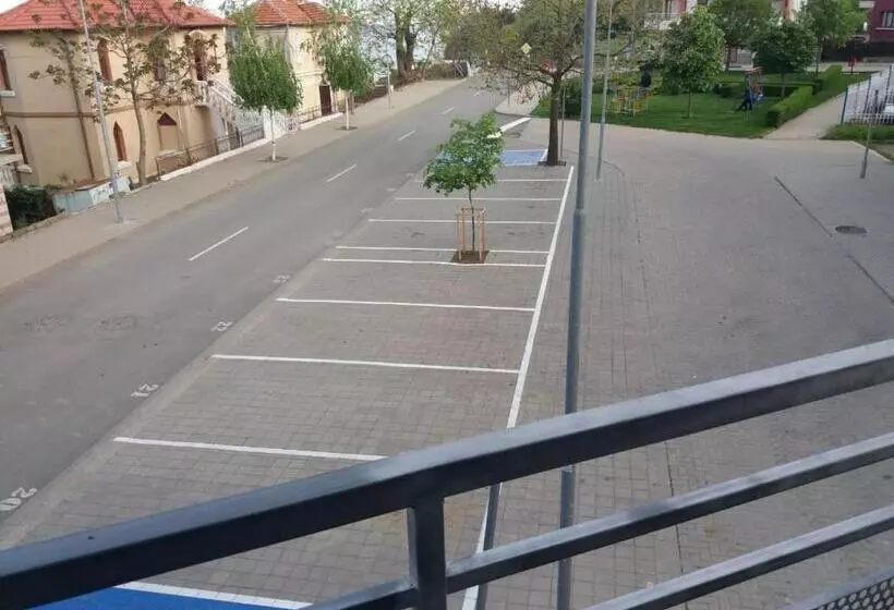 تختخواب و صبحانه Mida