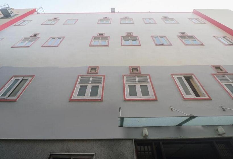 Capital O Hotel Crown Inn Near Appu Ghar