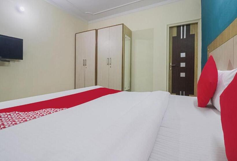 Capital O Hotel Crown Inn Near Appu Ghar