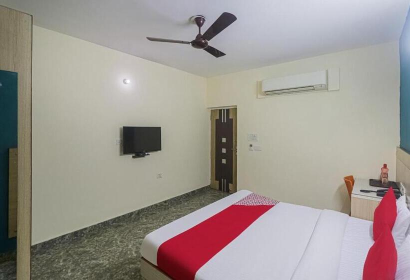 Capital O Hotel Crown Inn Near Appu Ghar