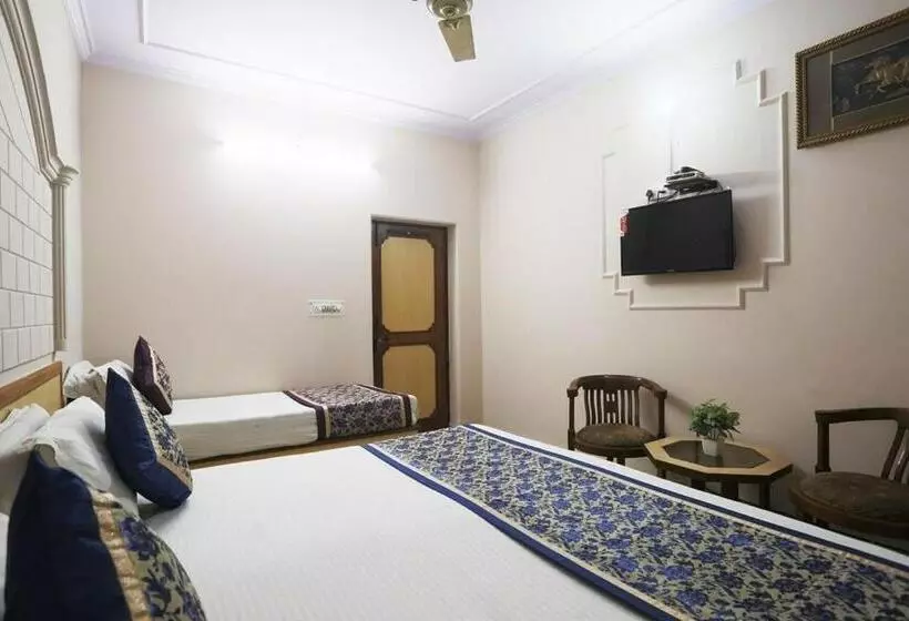 Spot On 45514 Hotel Madhu Regency