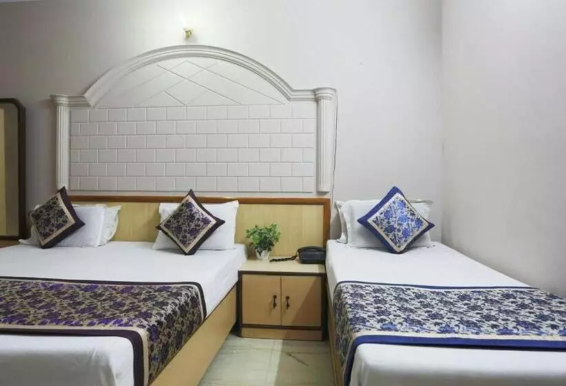 Spot On 45514 Hotel Madhu Regency
