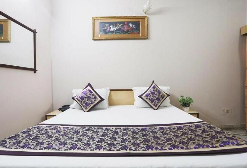 Spot On 45514 Hotel Madhu Regency