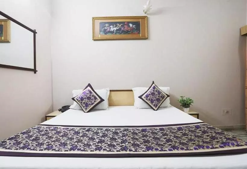 Spot On 45514 Hotel Madhu Regency