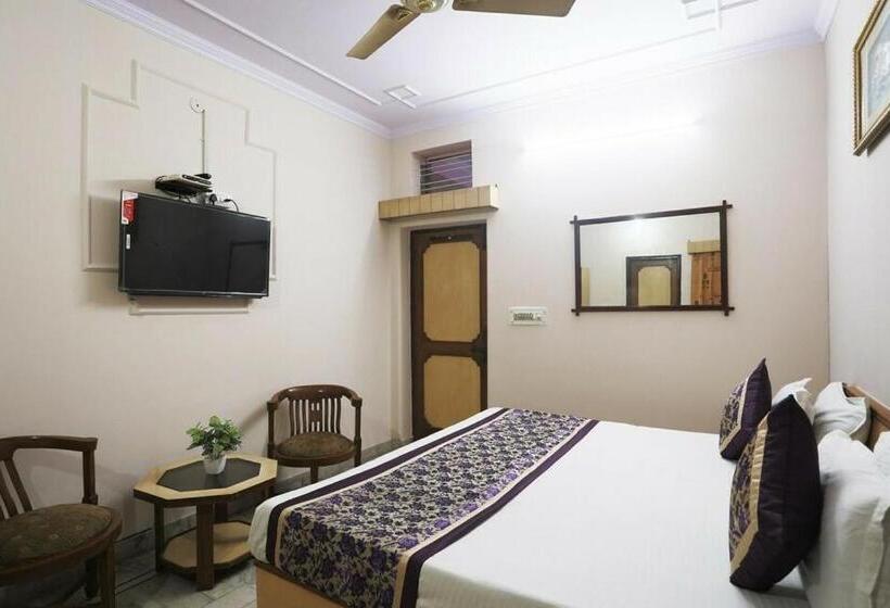 Spot On 45514 Hotel Madhu Regency