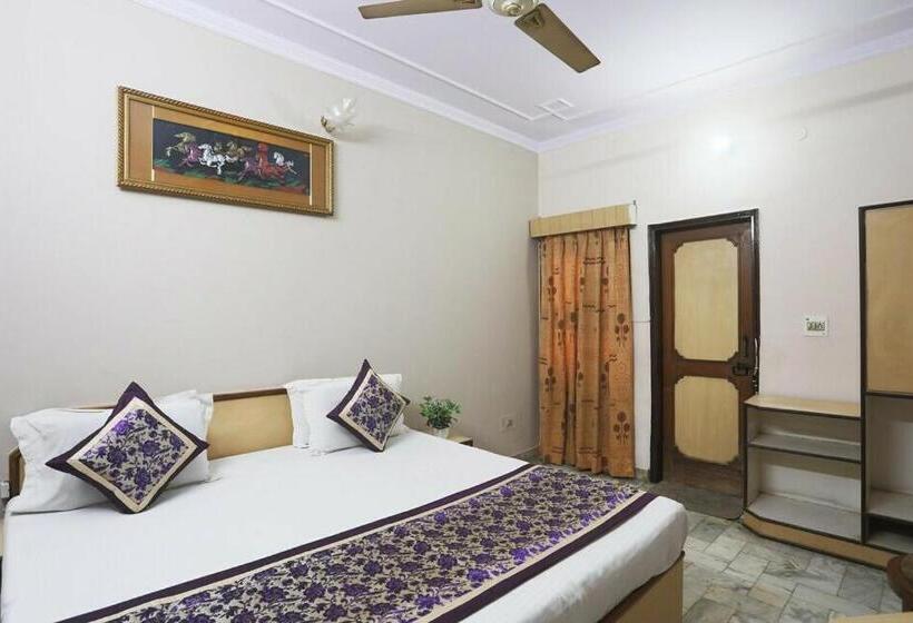 Spot On 45514 Hotel Madhu Regency