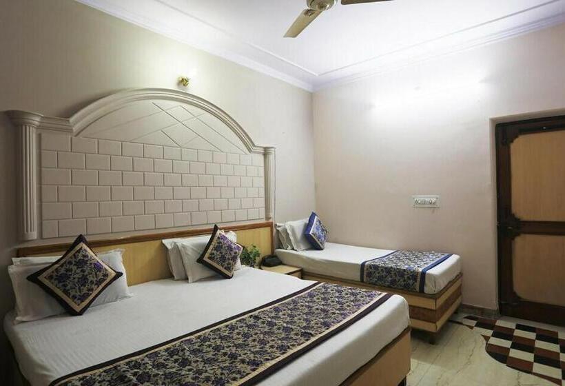 Spot On 45514 Hotel Madhu Regency