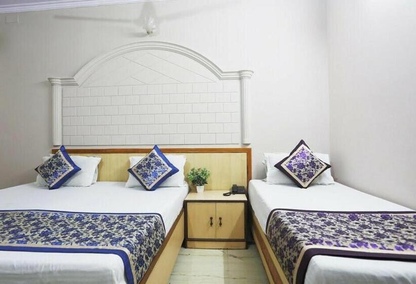 Spot On 45514 Hotel Madhu Regency