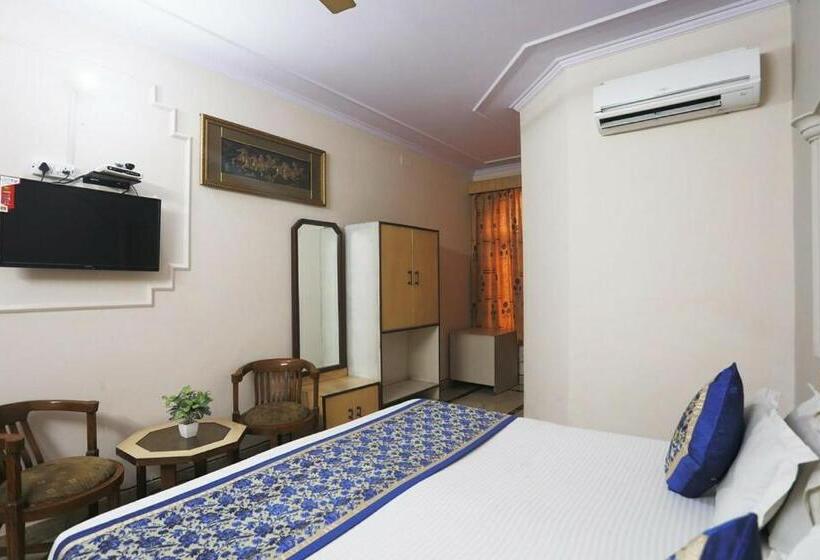 Spot On 45514 Hotel Madhu Regency