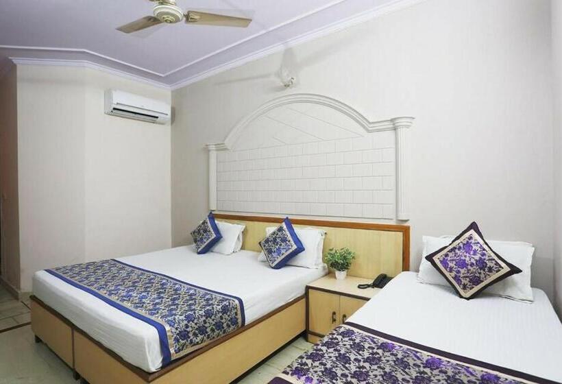 Spot On 45514 Hotel Madhu Regency