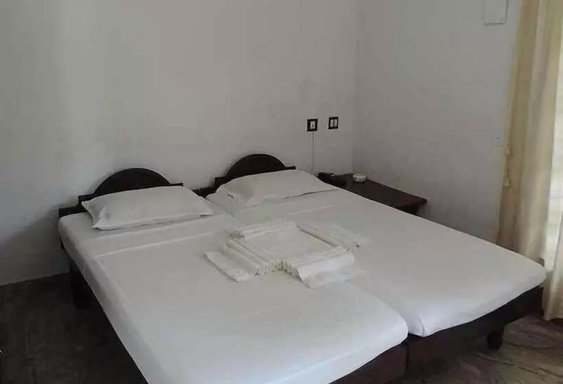 פונדק Dreams Beach Resort