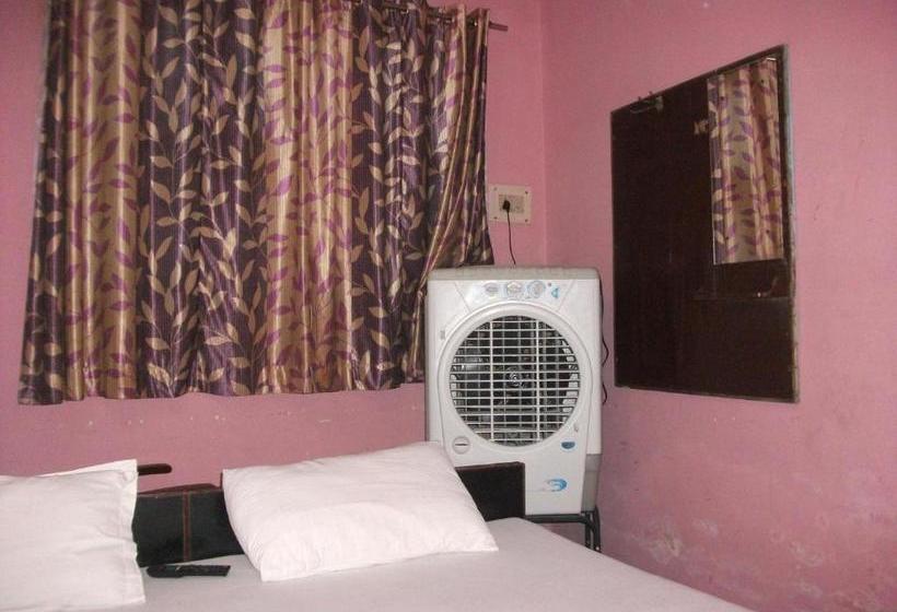 Hotel Goroomgo Shree Hare Rama Hare Varanasi