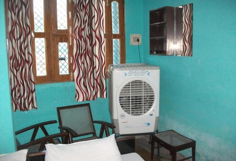 Hotel Goroomgo Shree Hare Rama Hare Varanasi