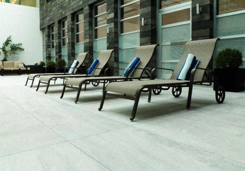 هتل Holiday Inn & Suites Plaza Mayor, An Ihg