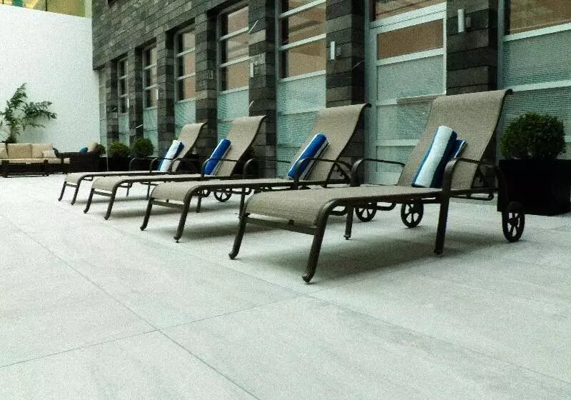 ホテル Holiday Inn & Suites Plaza Mayor, An Ihg