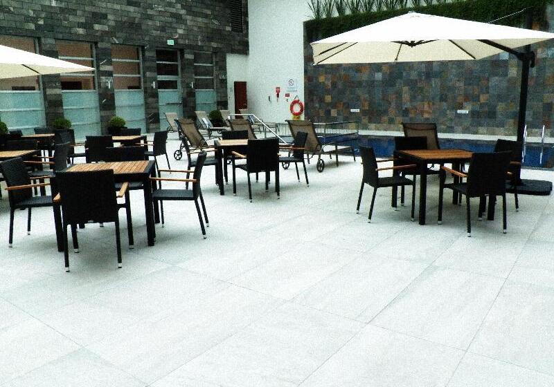 هتل Holiday Inn & Suites Plaza Mayor, An Ihg