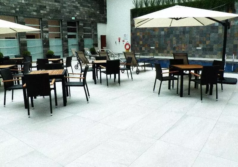 ホテル Holiday Inn & Suites Plaza Mayor, An Ihg