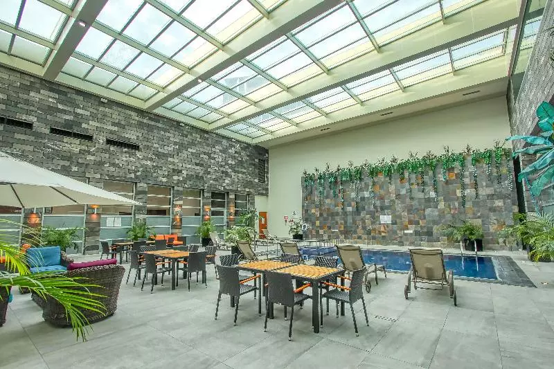 ホテル Holiday Inn & Suites Plaza Mayor, An Ihg