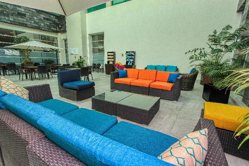 هتل Holiday Inn & Suites Plaza Mayor, An Ihg