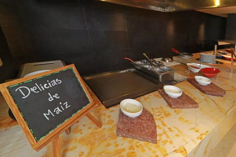ホテル Holiday Inn & Suites Plaza Mayor, An Ihg